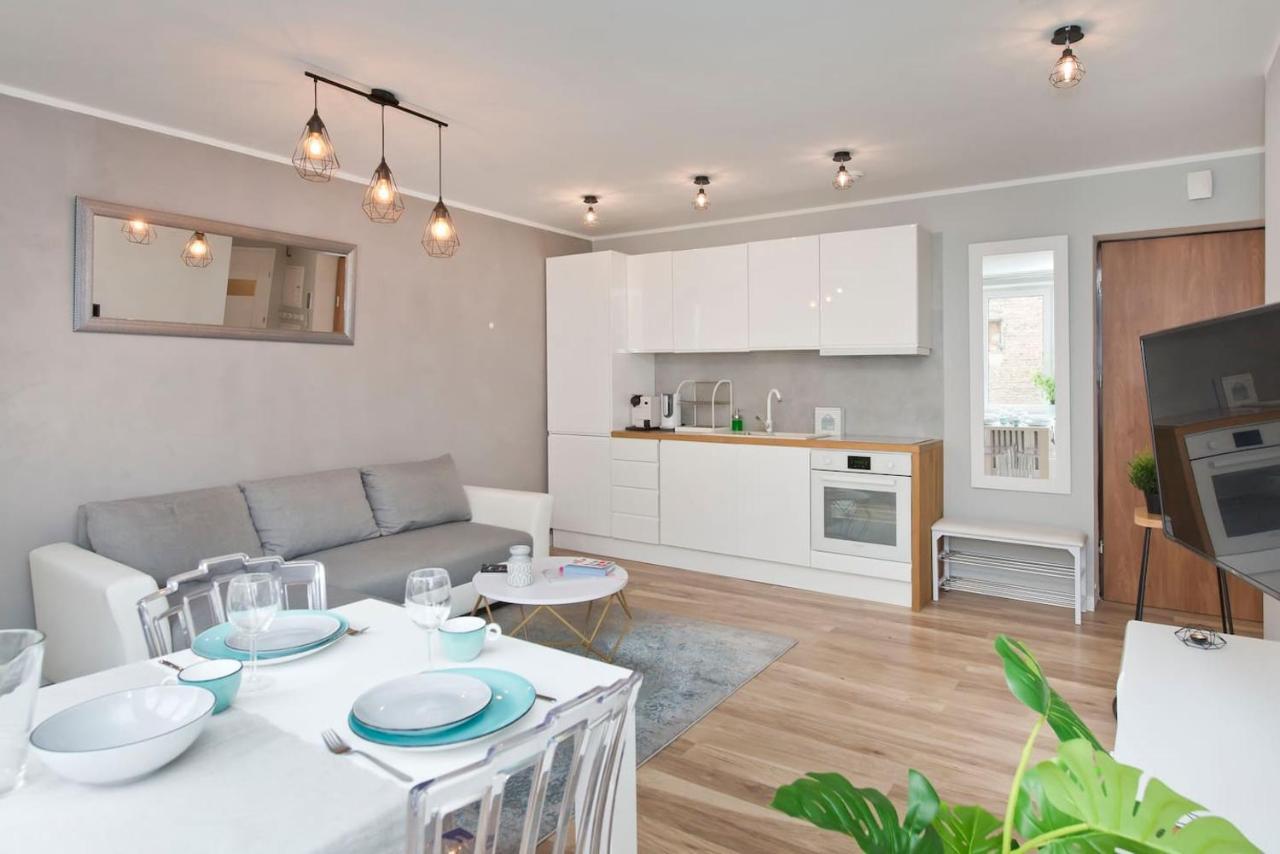 Stay Hip In Vibrant Centrally Located Apartment In Old Town 그단스크 외부 사진