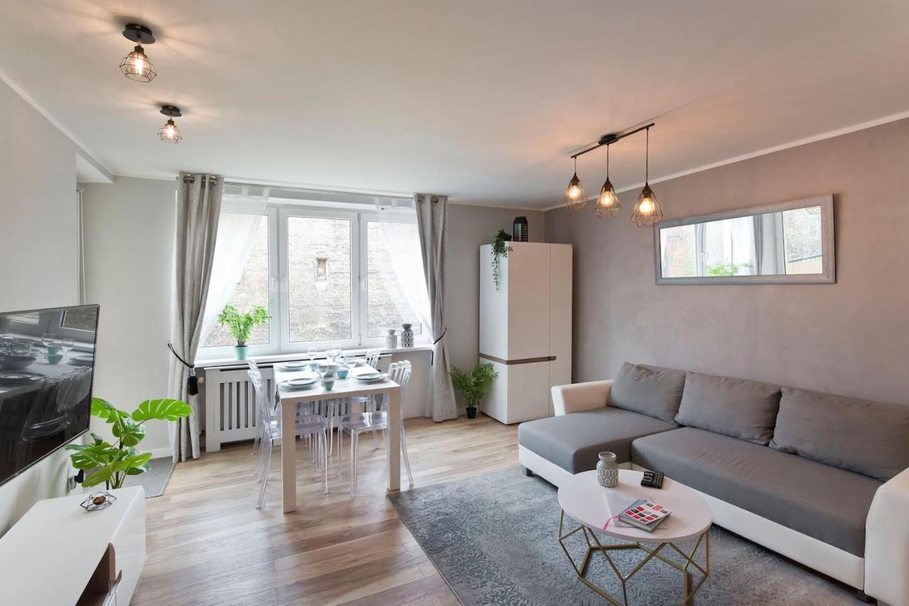 Stay Hip In Vibrant Centrally Located Apartment In Old Town 그단스크 외부 사진